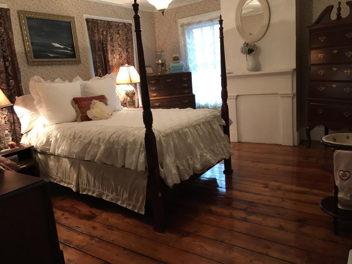 Bel'S Inn Bed And Breakfast Кингстън Екстериор снимка