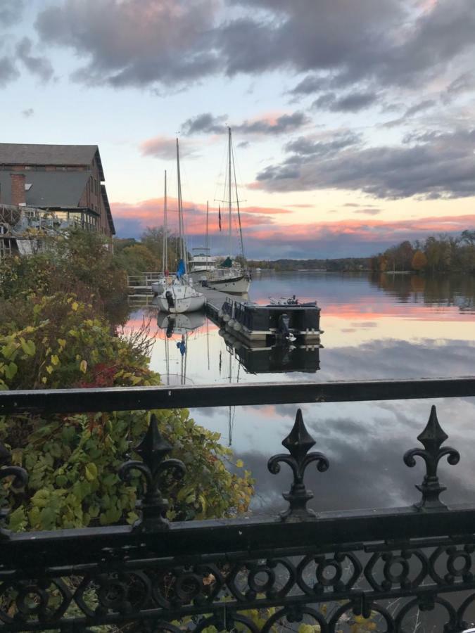 Bel'S Inn Bed And Breakfast Кингстън Екстериор снимка
