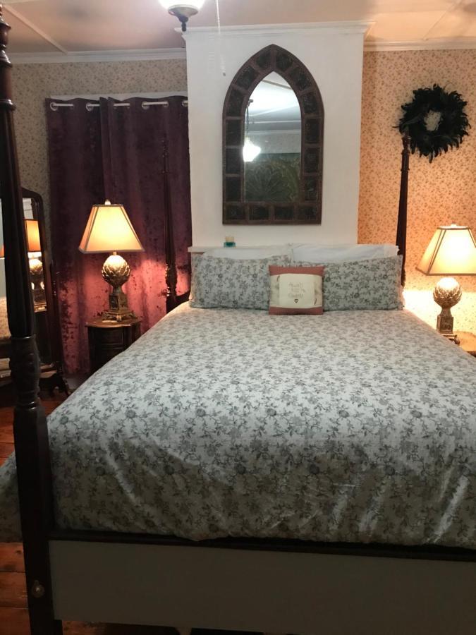 Bel'S Inn Bed And Breakfast Кингстън Екстериор снимка